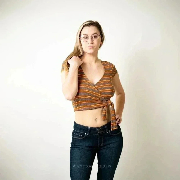 Project Social T x Urban Outfitters Tie Front Wrap Crop Top Tee - Picture 6 of 8